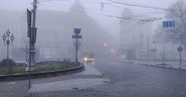 Синоптики Львова видали штормове попередження на четвер.