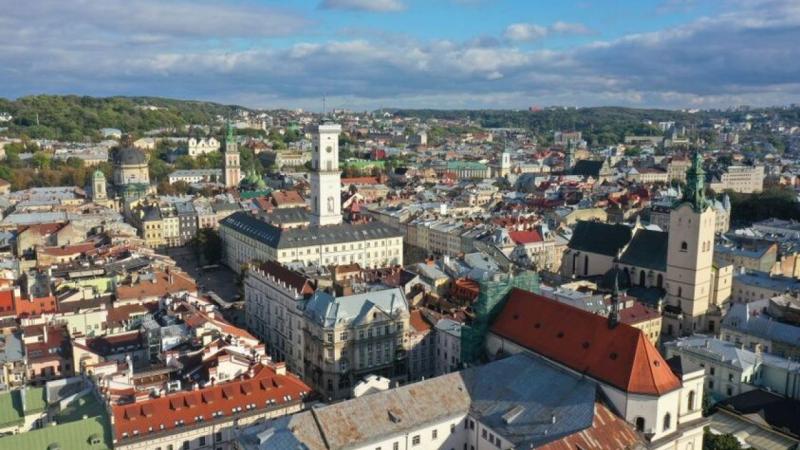 У Львівській міській раді було прийнято рішення про збільшення кількості співробітників на 72 позиції. Які саме відділи отримали додаткові кадри?