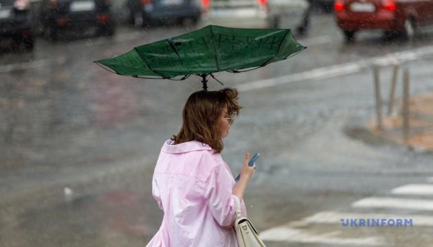 В Україні в середу очікується температура до +24°, а в окремих районах можливі короткочасні опади.