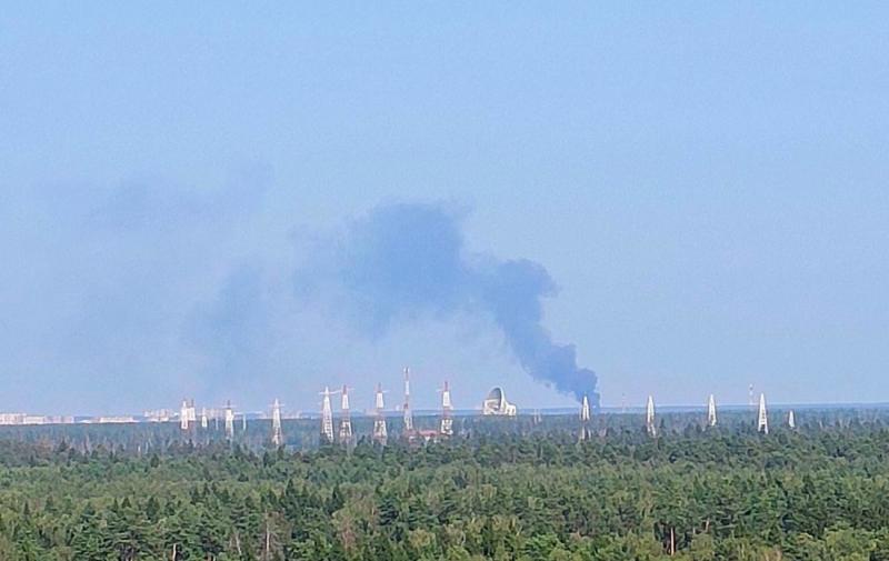 Під Москвою виникла пожежа на військовому аеродромі 