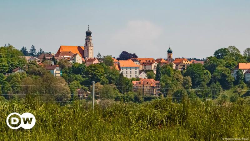 Суперечка через рішення мера не приймати нових українських біженців.