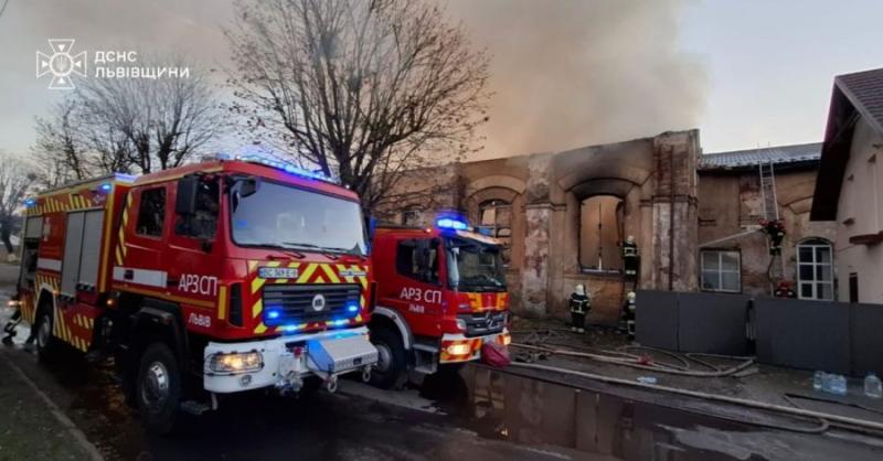 У Жовкві сталася пожежа в спортивному комплексі.